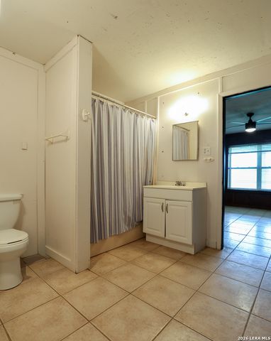 8711 County Road 1301, Moore, TX 78057