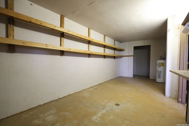 8711 County Road 1301, Moore, TX 78057