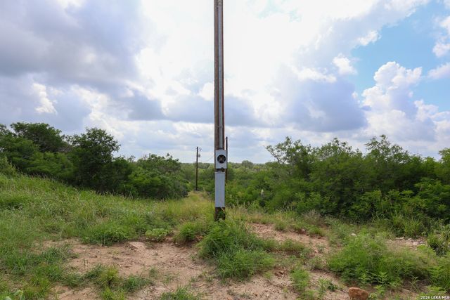 8711 County Road 1301, Moore, TX 78057