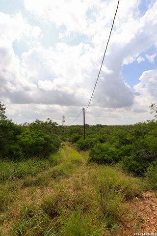 8711 County Road 1301, Moore, TX 78057