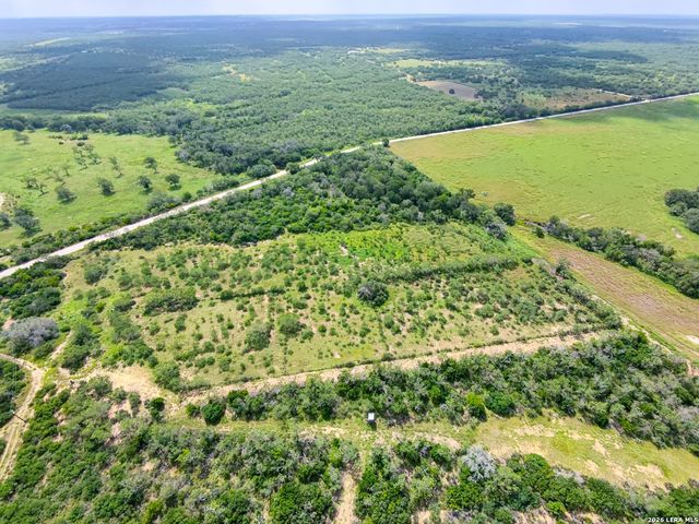 8711 County Road 1301, Moore, TX 78057