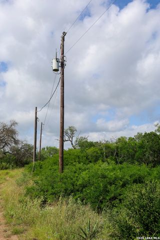 8711 County Road 1301, Moore, TX 78057