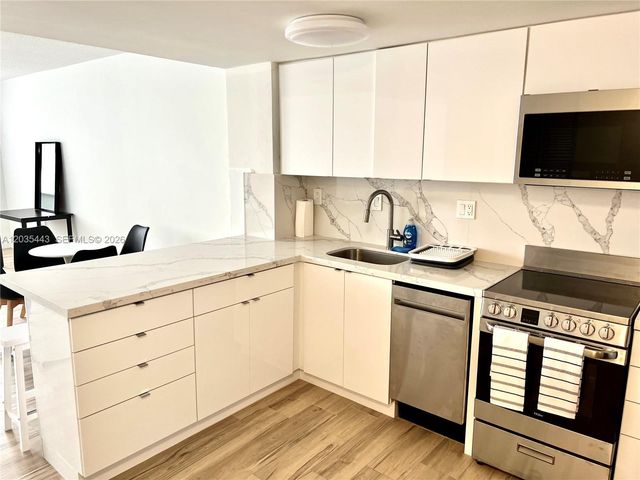 801 Brickell Bay Drive 1469, Miami, FL 33131