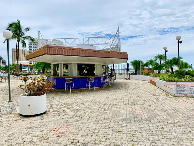 801 Brickell Bay Drive 1469, Miami, FL 33131