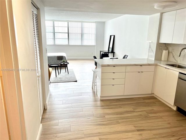 801 Brickell Bay Drive 1469, Miami, FL 33131