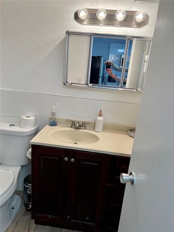 801 Brickell Bay Drive 1469, Miami, FL 33131