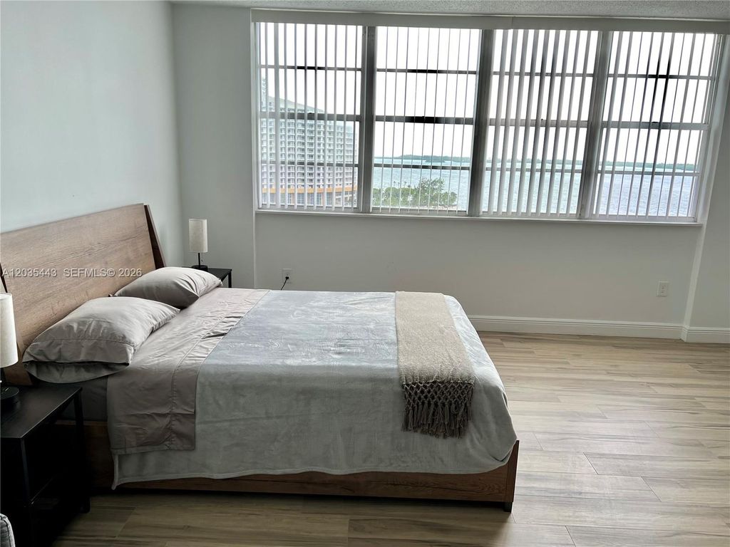 801 Brickell Bay Drive 1469, Miami, FL 33131