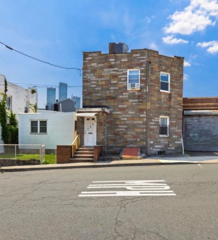 197 LAIDLAW AVE, Jc, Heights, NJ 07306