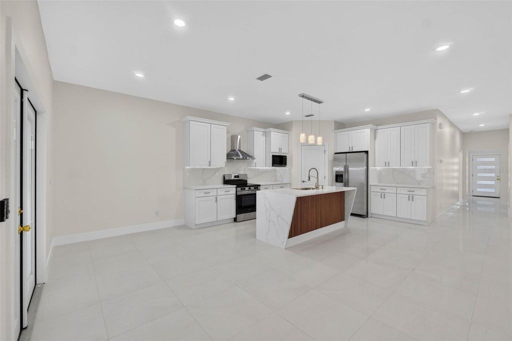 Image 13 of property listing at 1603 WRIGHT DRIVE, Lakeland, FL 33805