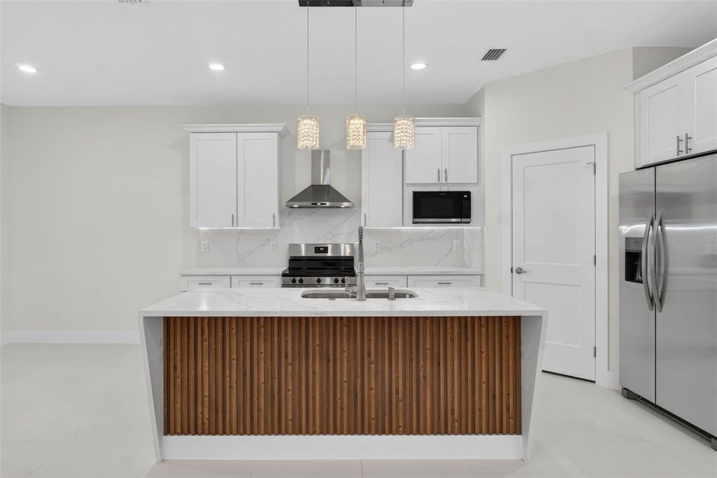 Image 17 of property listing at 1603 WRIGHT DRIVE, Lakeland, FL 33805