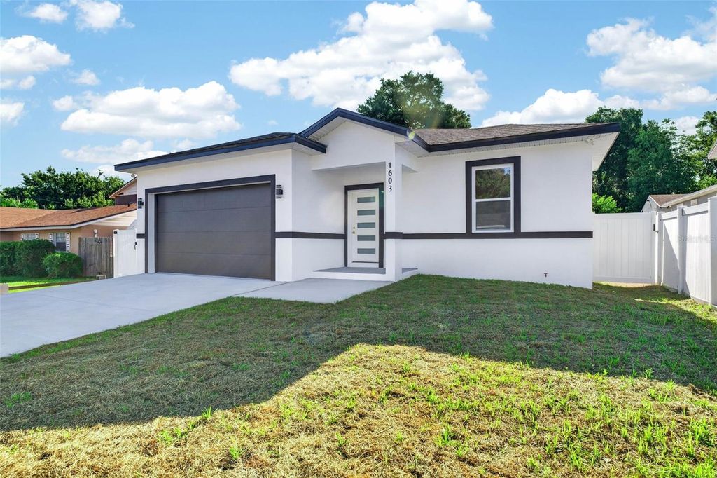 Image 3 of property listing at 1603 WRIGHT DRIVE, Lakeland, FL 33805