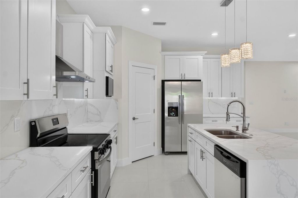 Image 21 of property listing at 1603 WRIGHT DRIVE, Lakeland, FL 33805