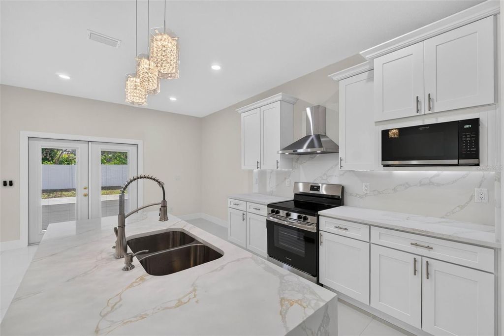 Image 30 of property listing at 1603 WRIGHT DRIVE, Lakeland, FL 33805