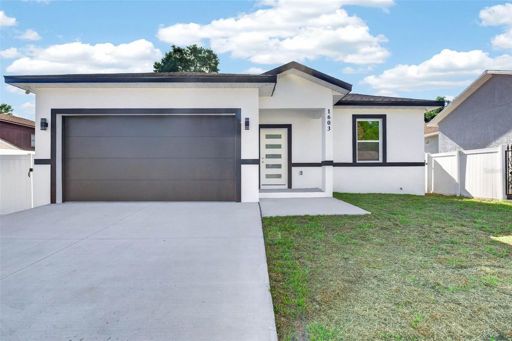 Image 4 of property listing at 1603 WRIGHT DRIVE, Lakeland, FL 33805