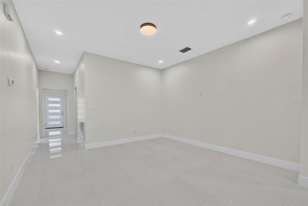 Image 7 of property listing at 1603 WRIGHT DRIVE, Lakeland, FL 33805