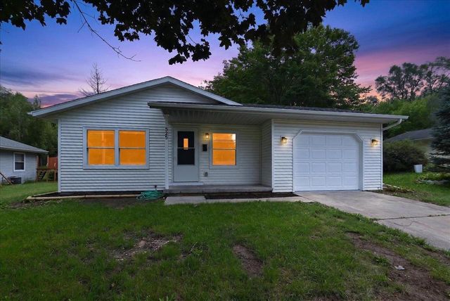 525 Berry Street, Stoughton, WI 53589