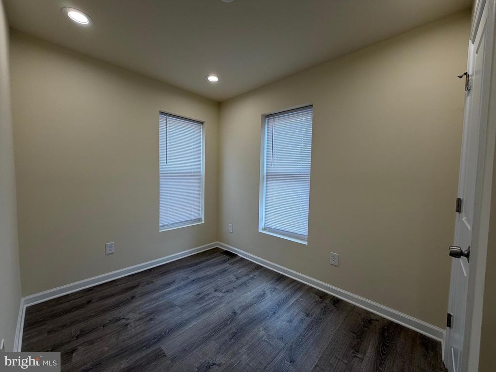 Image 10 of property listing at 601 N CLINTON ST, Baltimore, MD 21205