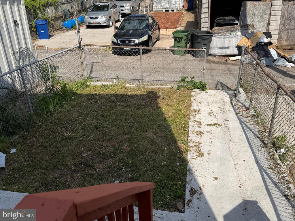 Image 12 of property listing at 601 N CLINTON ST, Baltimore, MD 21205