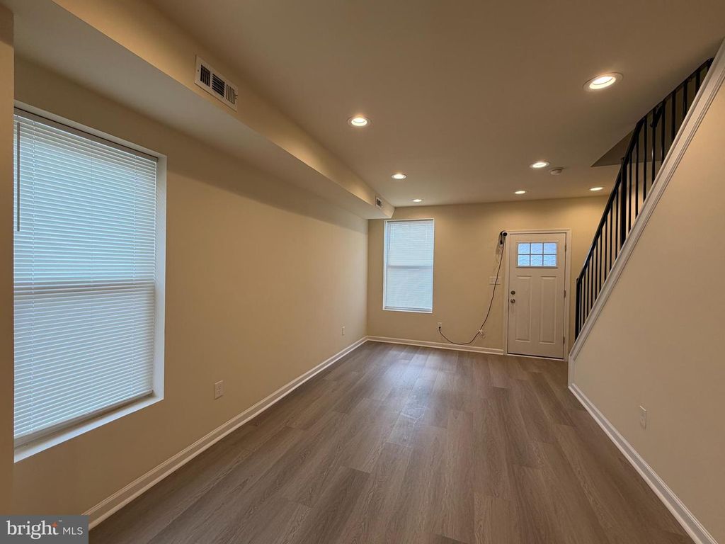 Image 3 of property listing at 601 N CLINTON ST, Baltimore, MD 21205