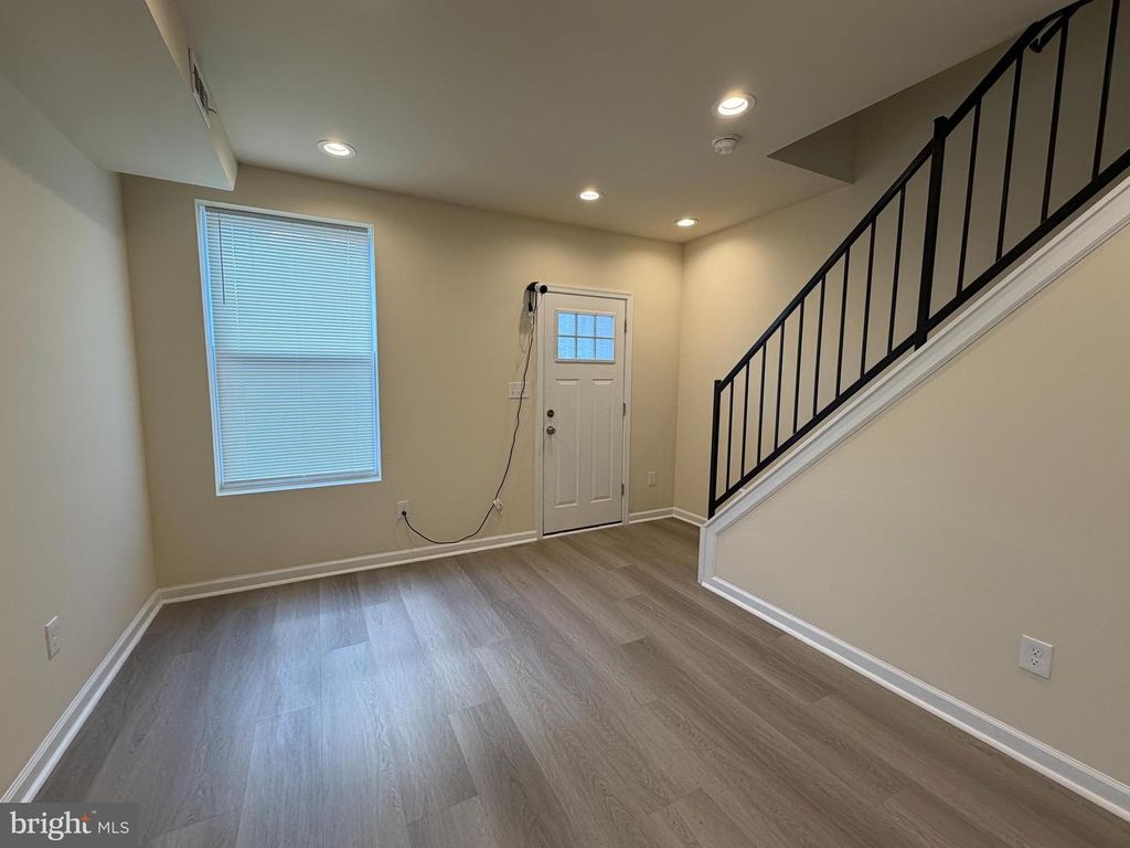 Image 4 of property listing at 601 N CLINTON ST, Baltimore, MD 21205