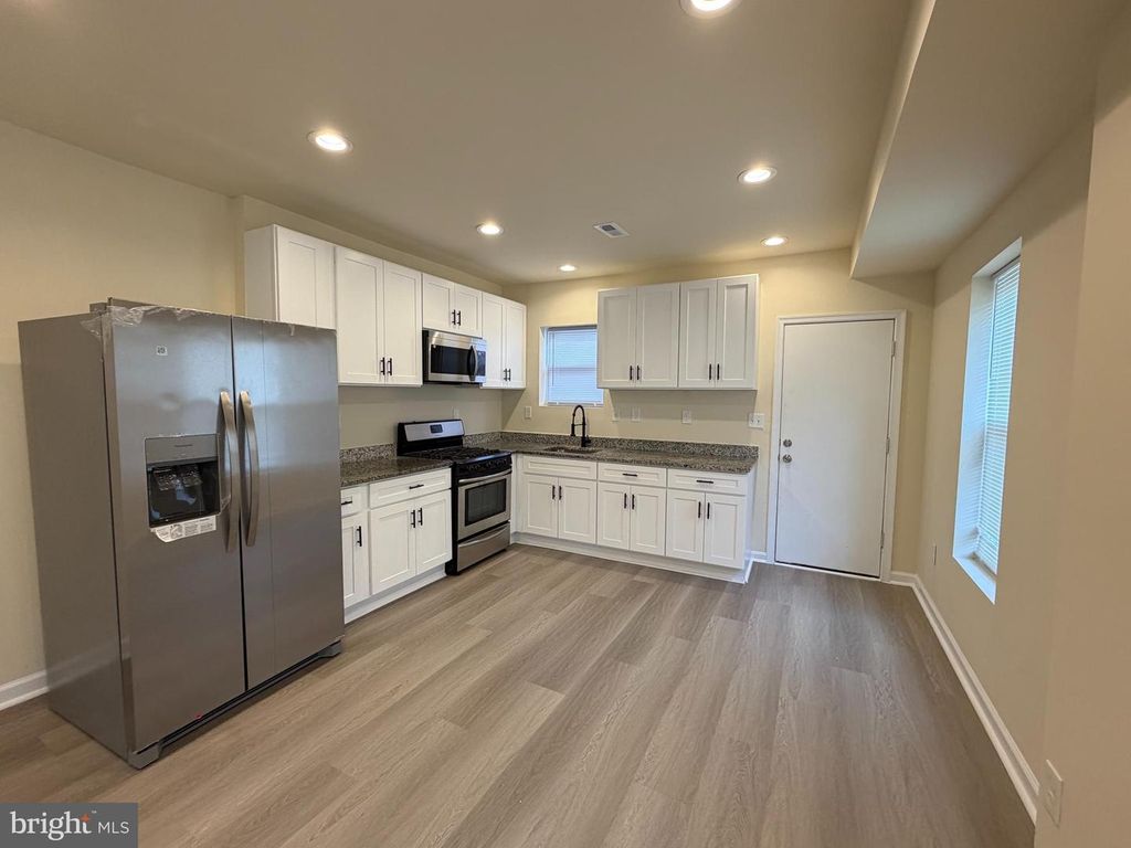 Image 6 of property listing at 601 N CLINTON ST, Baltimore, MD 21205