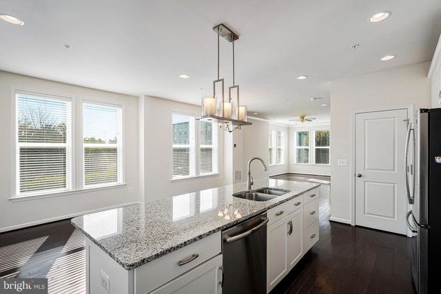 14580 LAKESTONE DR, Chantilly, VA 20151