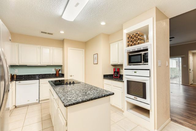 1808 Veranda Drive, West Columbia, TX 77486