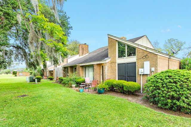 1808 Veranda Drive, West Columbia, TX 77486