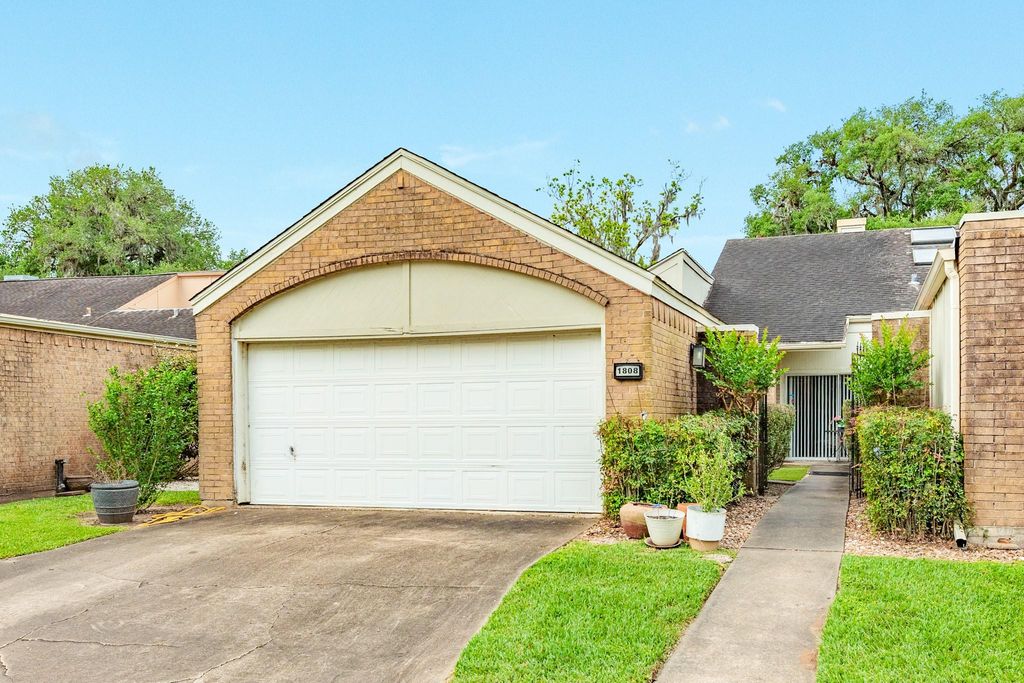 1808 Veranda Drive, West Columbia, TX 77486