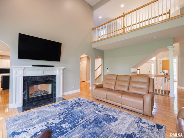 4928 N DEERMEADOW Drive, Peoria, IL 61615