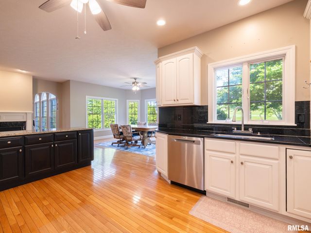 4928 N DEERMEADOW Drive, Peoria, IL 61615