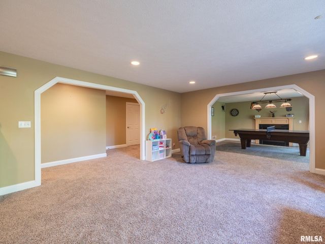 4928 N DEERMEADOW Drive, Peoria, IL 61615