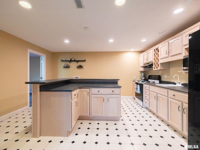 4928 N DEERMEADOW Drive, Peoria, IL 61615