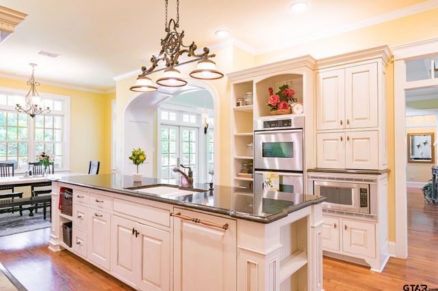 902 E South Street, Lindale, TX 75771