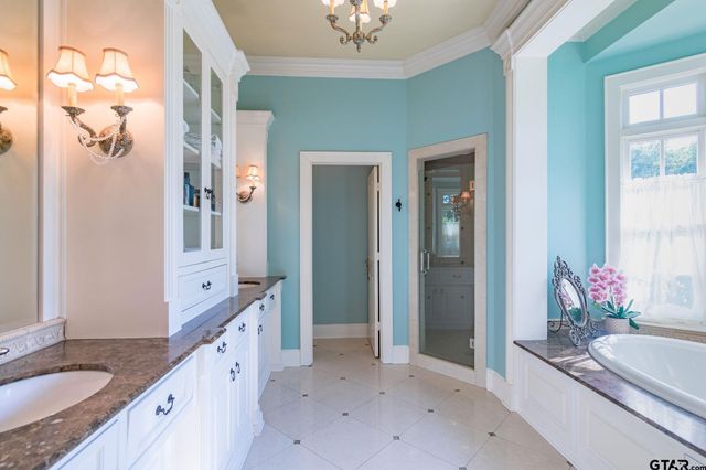 902 E South Street, Lindale, TX 75771