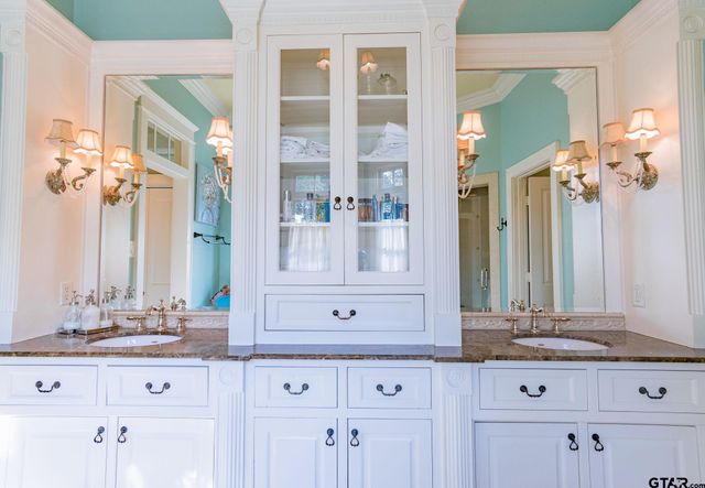 902 E South Street, Lindale, TX 75771