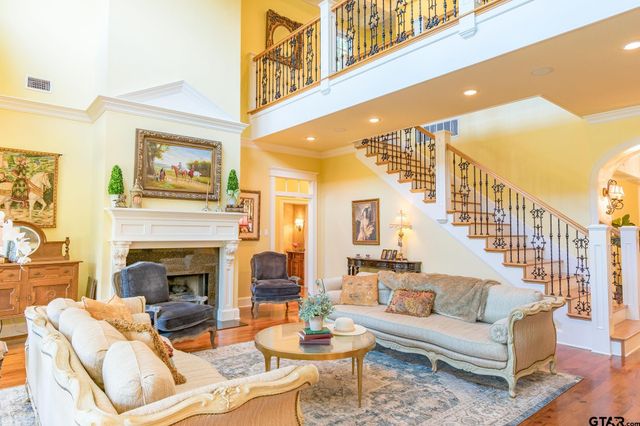 902 E South Street, Lindale, TX 75771