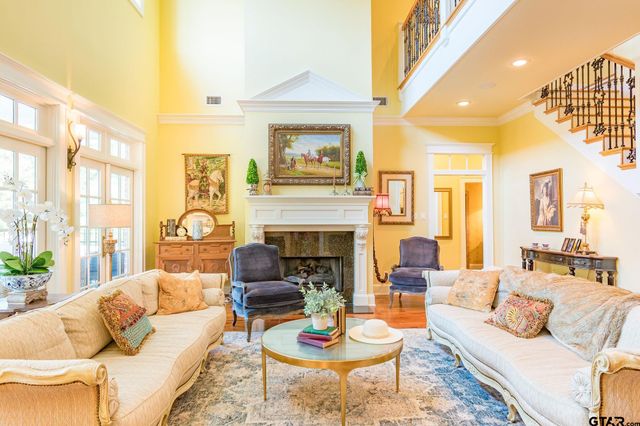 902 E South Street, Lindale, TX 75771