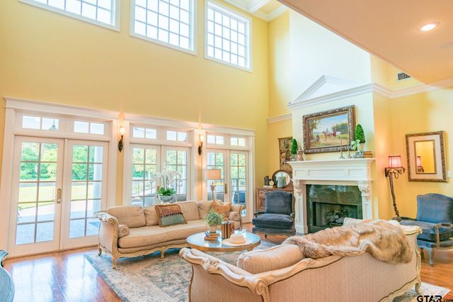 902 E South Street, Lindale, TX 75771