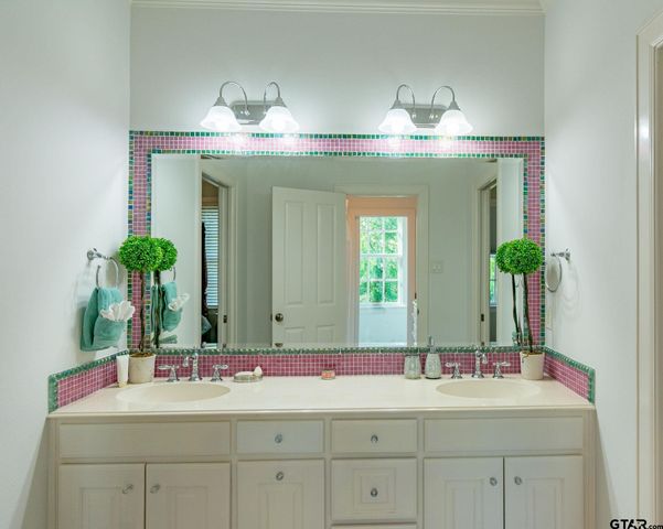 902 E South Street, Lindale, TX 75771