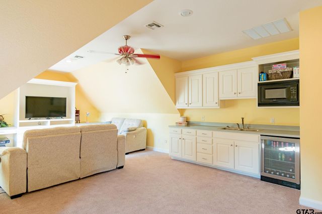 902 E South Street, Lindale, TX 75771