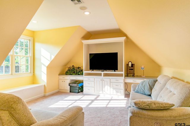 902 E South Street, Lindale, TX 75771