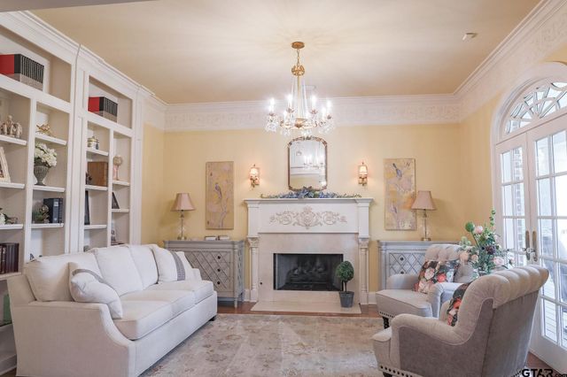 902 E South Street, Lindale, TX 75771