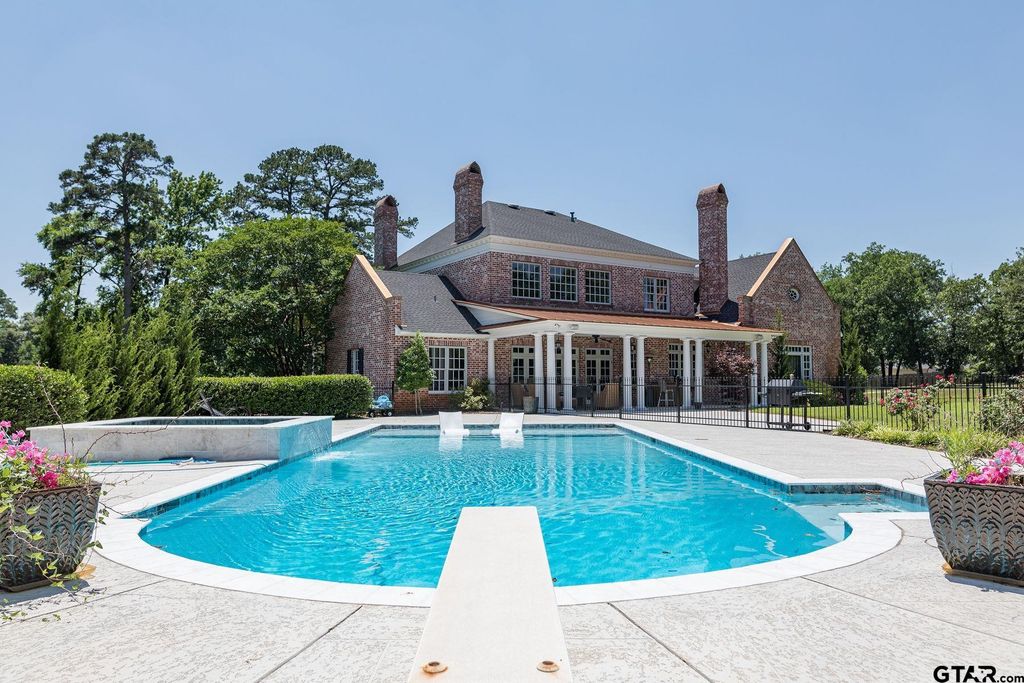 902 E South Street, Lindale, TX 75771