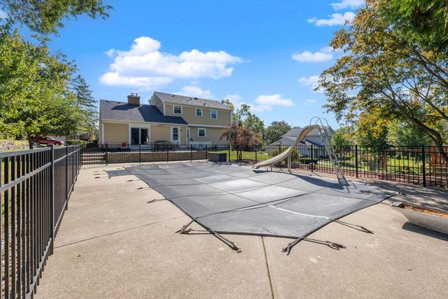 504 Rawlins DRIVE, Waukesha, WI 53188