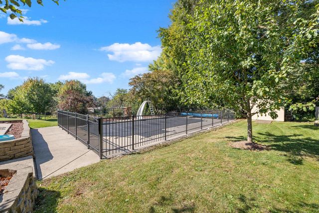 504 Rawlins DRIVE, Waukesha, WI 53188