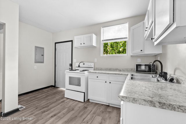 3205 W Broadway, Louisville, KY 40211
