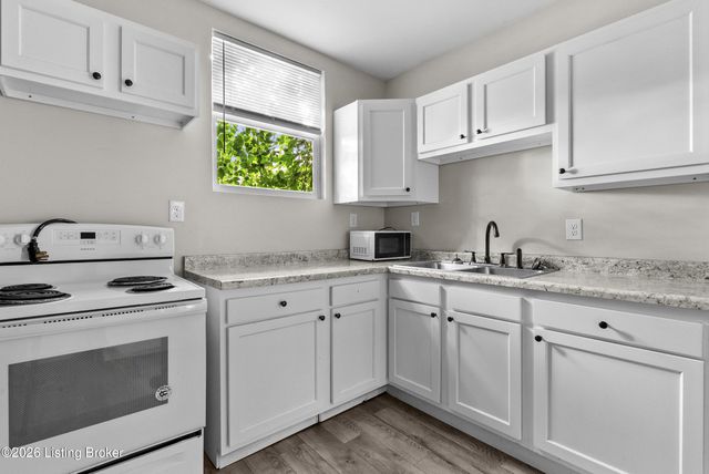 3205 W Broadway, Louisville, KY 40211