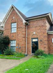 1613 RED BARN DR, Cordova, TN 38016