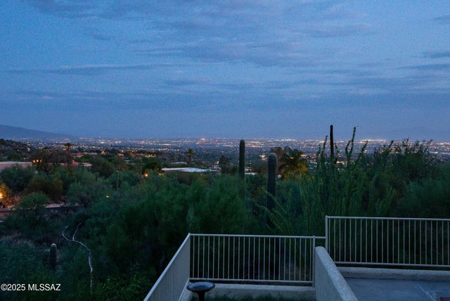 3211 E Blossom Dancer Lane, Tucson, AZ 85718